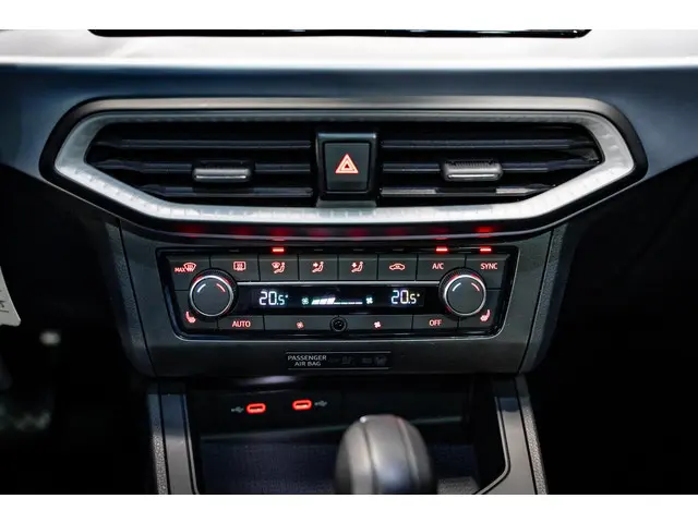 SEAT Ibiza Hatchback FR 1.5 Zwart Pano 2025 Benzine 30