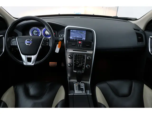 Volvo XC60 3.2 AWD R-Design 2012 Benzine 3