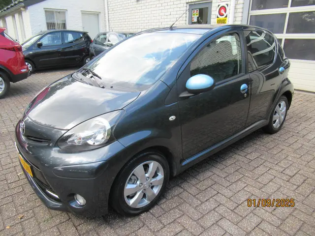 Toyota Aygo 1.0 VVT-i Dynamic Blue 2013 Benzine 1