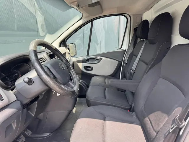 Nissan NV300 * L2H1 * Airco * Trekhaak * Imperiaal * 2019 Diesel 8