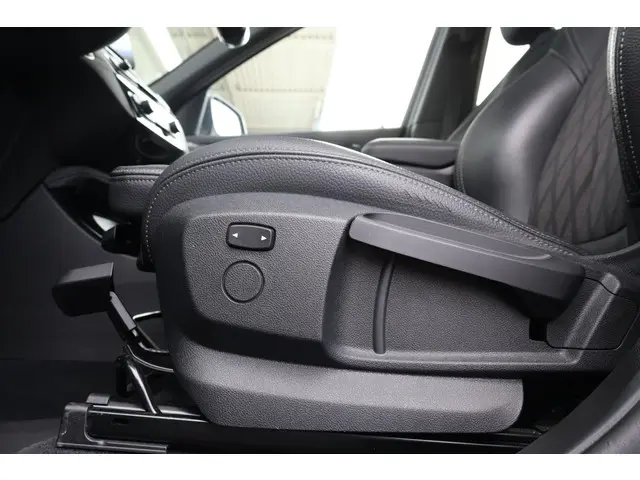 BMW X1 sDrive18i Executive Edition 2020 Benzine 20