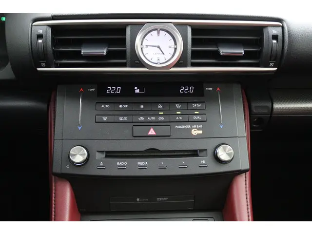 Lexus RC 300h F Sport Line 2016 Hybride Benzine 7