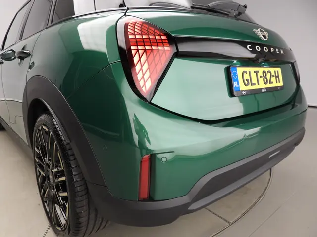 MINI 5-Deurs Cooper C 2024 Benzine 42