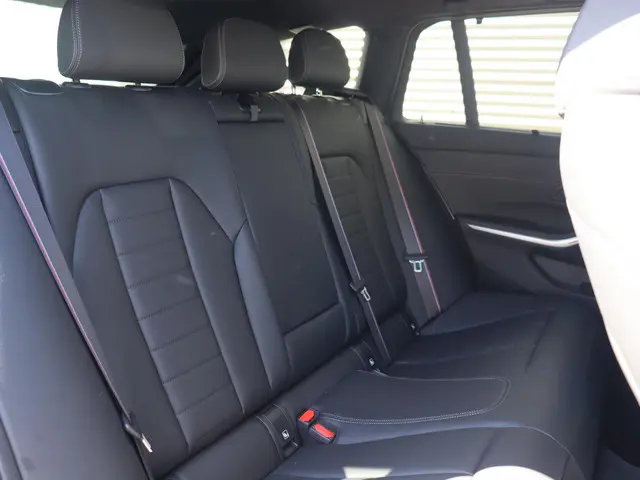 BMW 3 Serie Touring 320e 2024 Hybride Benzine 10