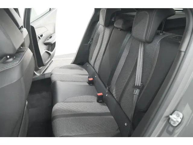 Peugeot 2008 PureTech 100 Allure 2024 Benzine 33