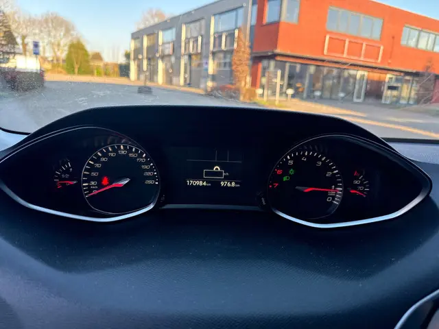 Peugeot 308 1.2 PureTech Allure 2017 Benzine 19