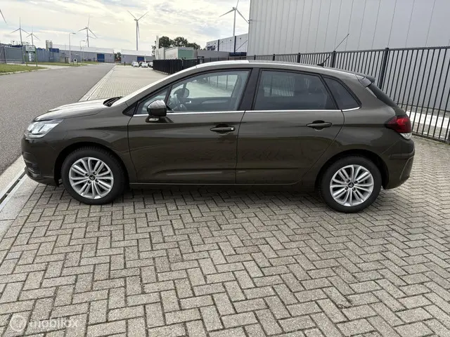 Citroën C4 1.2 PureTech Business 2015 Benzine 7