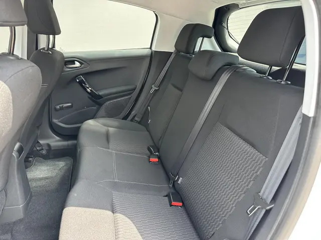 Peugeot 208 1.2 Blue Lion 2018 Benzine 18