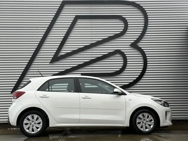 Kia Rio 1.0 TGDI ComfortPlusLine Navigator 2018 Benzine 4