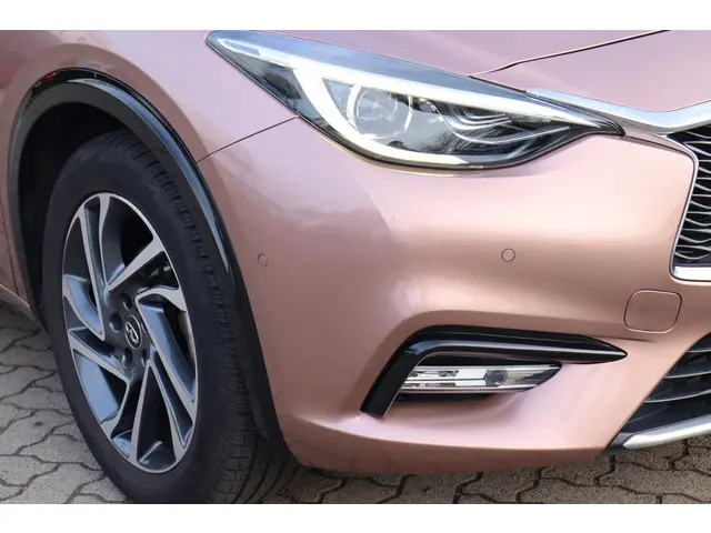 Infiniti Q30 1.6t Premium Tech 2016 Benzine 13