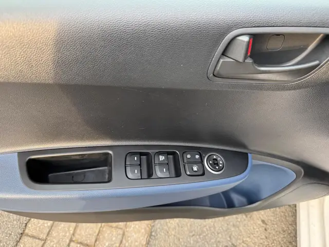 Hyundai i10 1.0i i-Motion Comfort 2015 Benzine 8