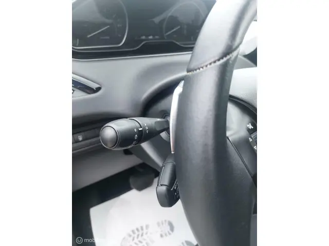 Peugeot 208 1.2 PureTech Active 2016 Benzine 18