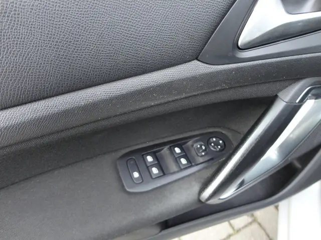 Peugeot 308 1.2 PureTech Blue Lease 2016 Benzine 12