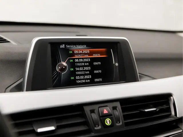 BMW X1 sDrive18i High Executive 2016 Benzine 23