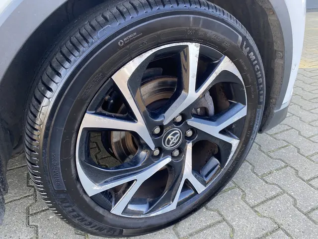 Toyota C-HR 1.8 Hybrid Bi-Tone 2018 Hybride Benzine 7