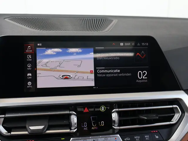 BMW 3 Serie 318i High Executive Edition 2020 Benzine 29