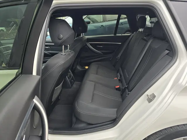 BMW 3 Serie Touring 318i M Sport Edition 2019 Benzine 14