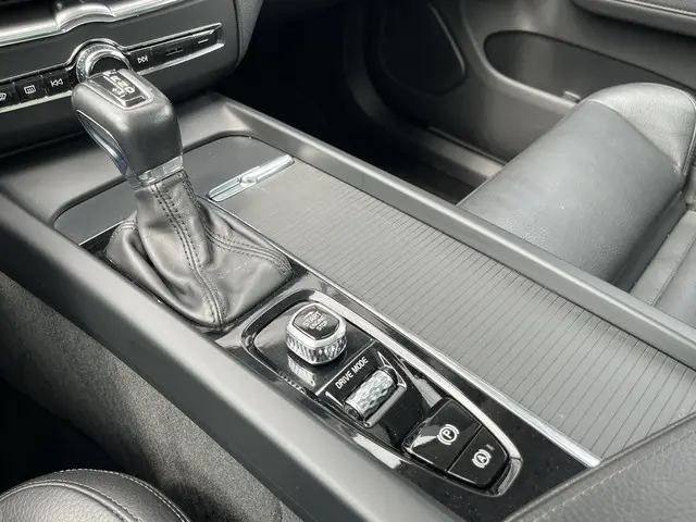 Volvo XC60 2.0 T5 Momentum Pro 2019 Benzine 9