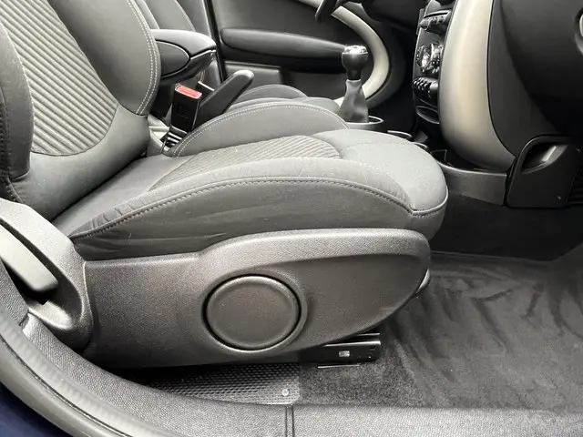 MINI Countryman 1.6 One Knockout Edition 2014 Benzine 31