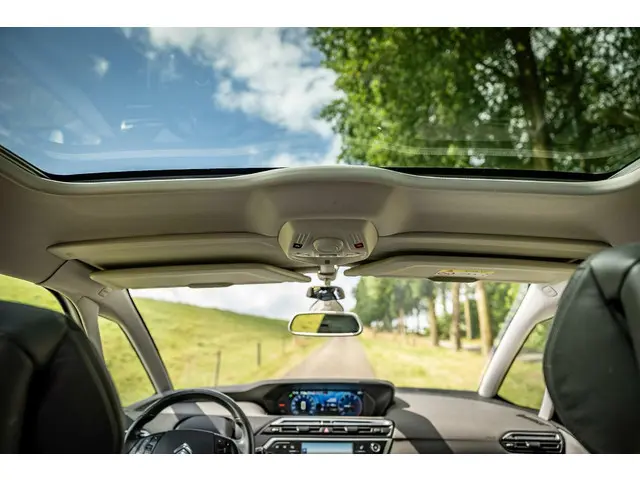 Citroën Grand C4 Picasso 1.6 THP Exclusive 2015 Benzine 31
