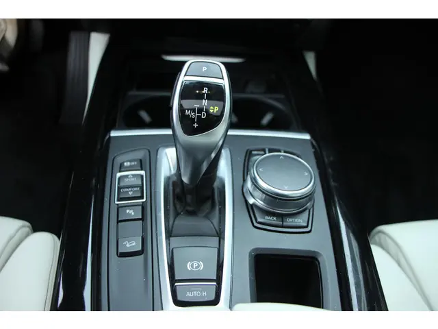 BMW X5 xDrive35i High Executive 2016 Benzine 14