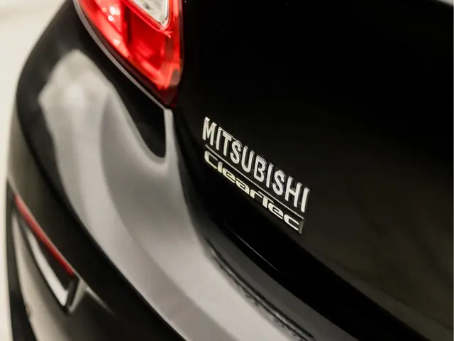 Mitsubishi Space Star 1.0 Intense Sport 2018 Benzine 23