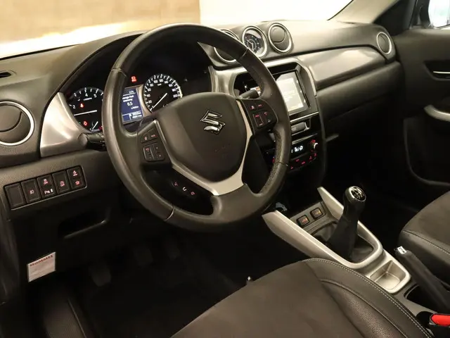 Suzuki Vitara 1.6 High Executive 2015 Benzine 3