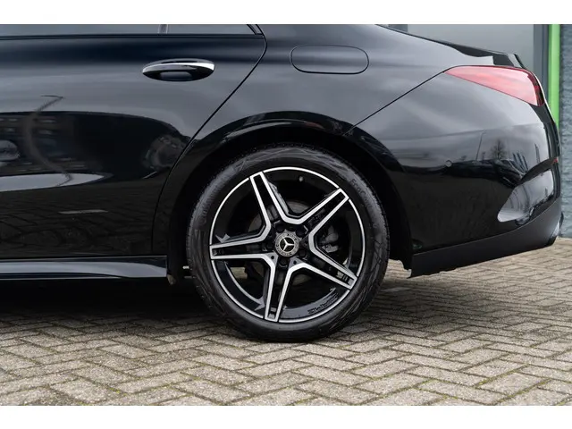 Mercedes-Benz CLA 180 AMG Line 2024 Benzine 17