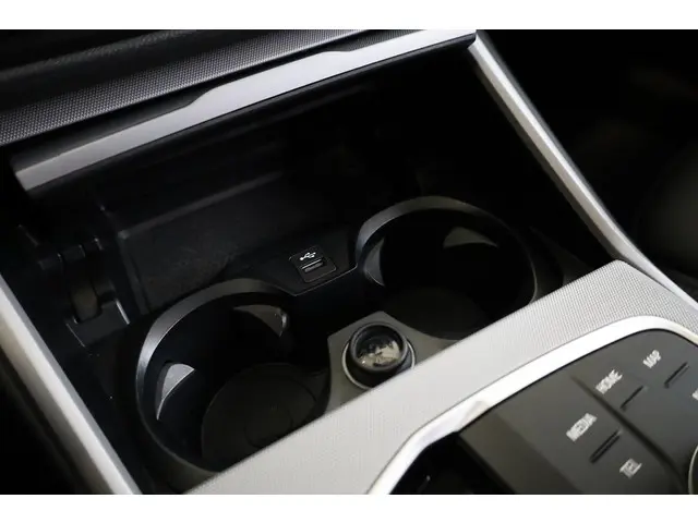 BMW 3 Serie Touring 320e 2023 Hybride Benzine 19