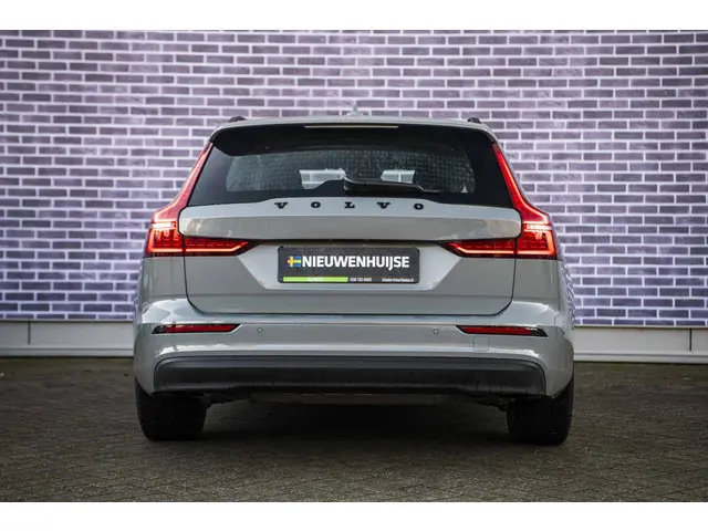 Volvo V60 2.0 B3 Essential Edition 2023 Benzine 9