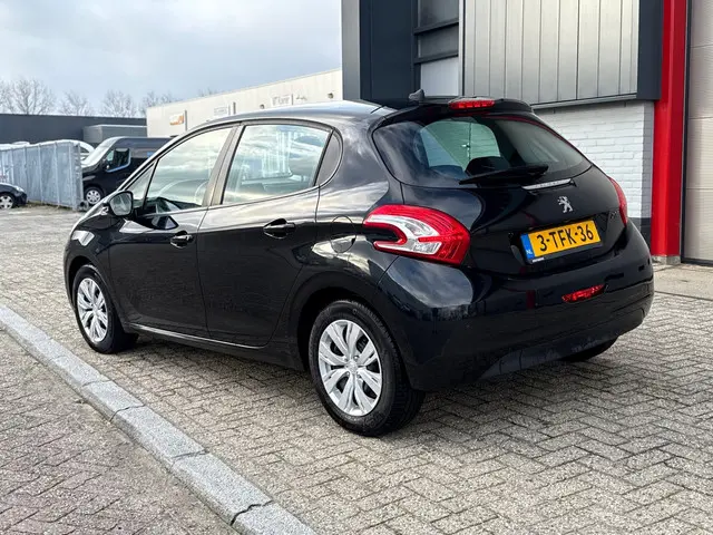 Peugeot 208 1.2 VTi Envy | airco | navi 2014 Benzine 2