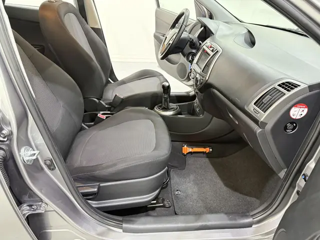 Hyundai i20 I-20 HB 1.2i i-Deal Airco NAP 2014 Benzine 39