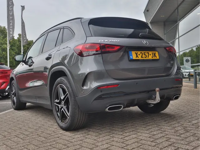 Mercedes-Benz GLA 250 e AMG Line 2021 Hybride Benzine 7