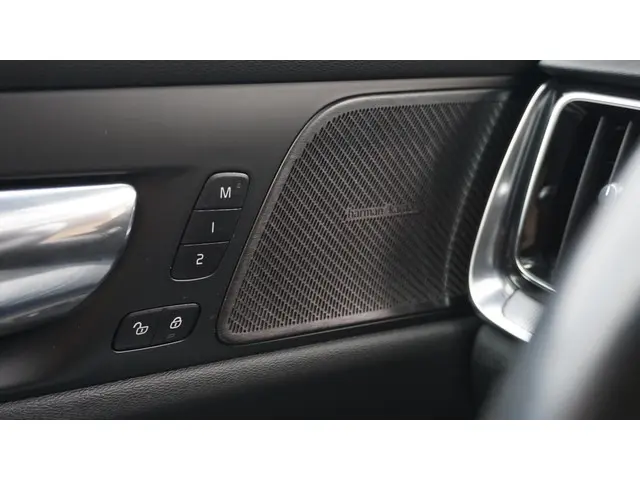 Volvo V60 2.0 T5 250pk R-Design 2019 Benzine 11