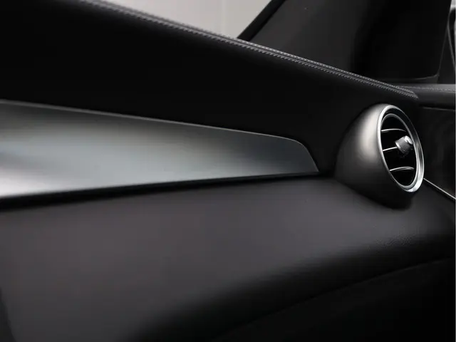 Mercedes-Benz GLC 220 d 4MATIC 2018 Diesel 54