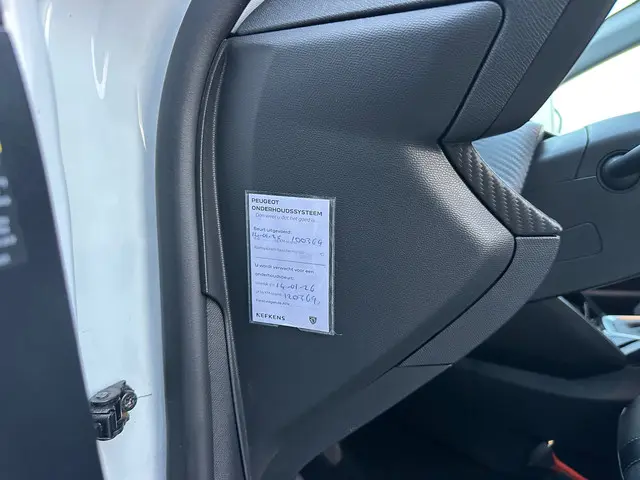 Peugeot 208 1.2 PureTech Allure 2022 Benzine 18