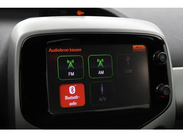 Toyota Aygo 1.0 VVT-i x-play 2017 Benzine 8