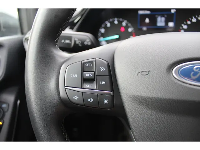 Ford Fiesta 1.0 EcoBoost Hybride Titanium 2023 Benzine 18