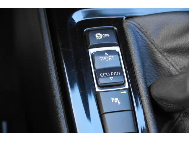 BMW X1 SDrive20i EERSTE EIGENAAR PANO 2016 Benzine 25