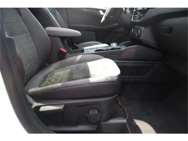 Ford Kuga 2.5 PHEV ST-Line X 225PK 2022 Hybride Benzine 40