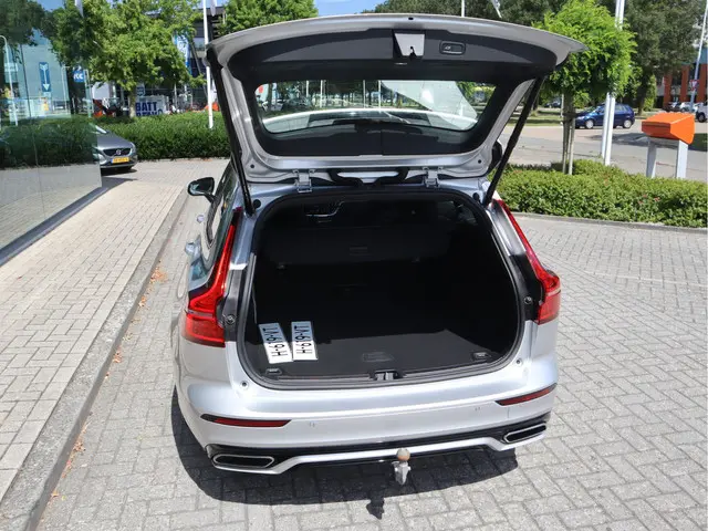 Volvo V60 2.0 T4 R-Design 2020 Benzine 5