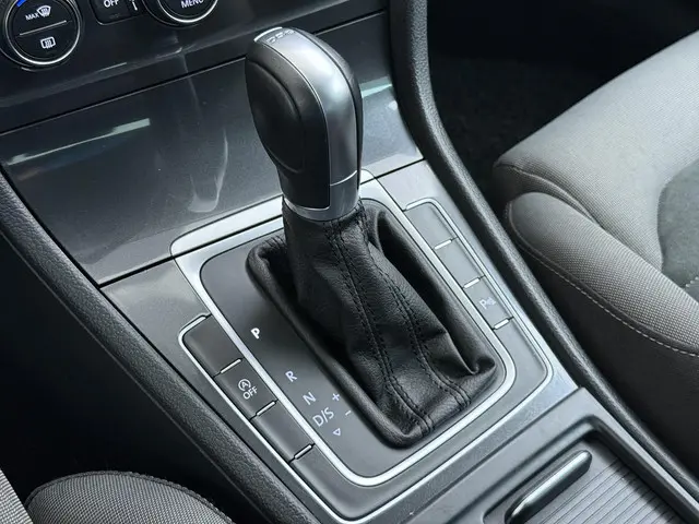 Volkswagen Golf 1.0 TSI Comfortline 2018 Benzine 37