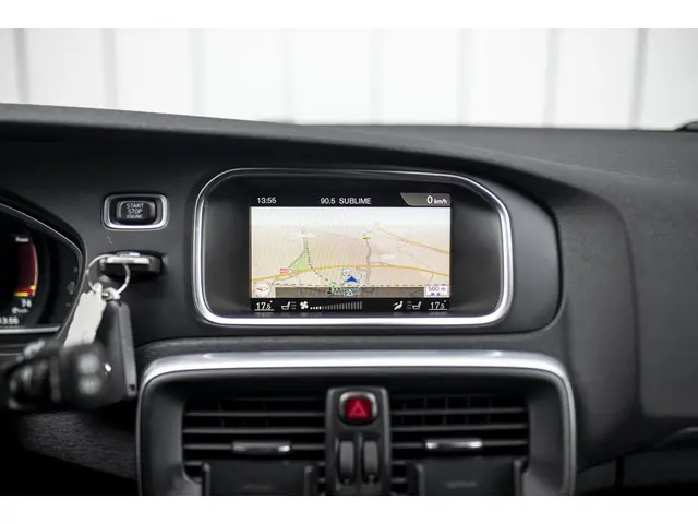 Volvo V40 T3 Benzine R-Design 2017 Benzine 12