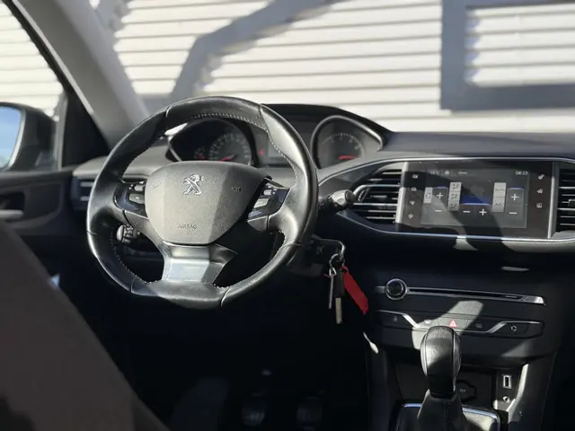 Peugeot 308 SW 1.2 PureTech Blue Lion 2017 Benzine 13