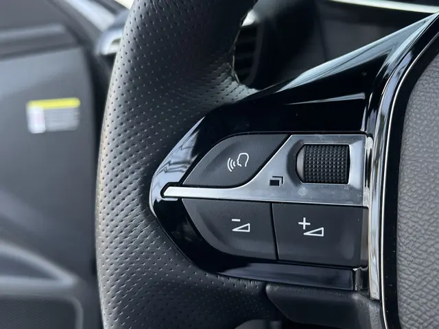 Peugeot e-2008 EV GT 54 kWh 2024 Elektrisch 21