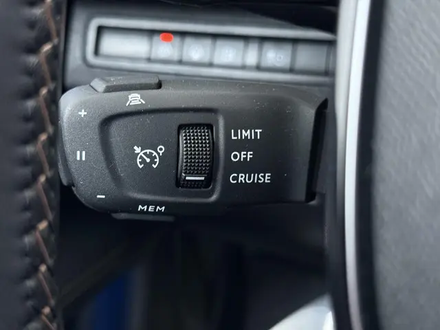 Peugeot 3008 1.6 HYbrid4 300 GT 2022 Hybride Benzine 28