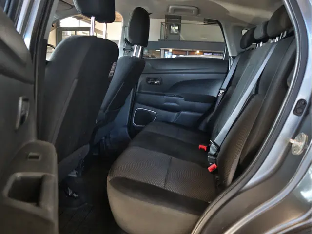 Mitsubishi ASX 1.6 Cleartec Intense 2015 Benzine 23