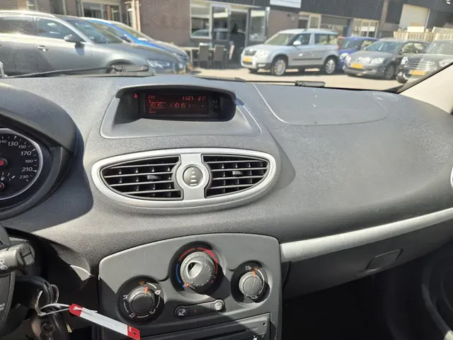 Renault Clio 1.2 Authentique 2012 Benzine 7