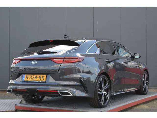 Kia ProCeed 3