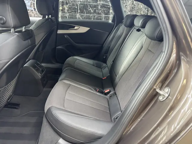 Audi A4 Avant 1.4 TFSI Sport S line edition 2018 Benzine 12
